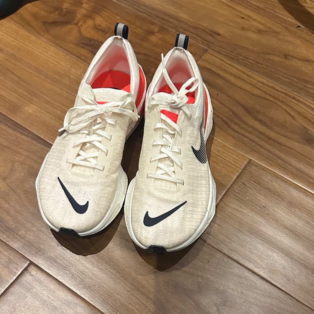 Nike Men's Cream and Black Athletic Shoes